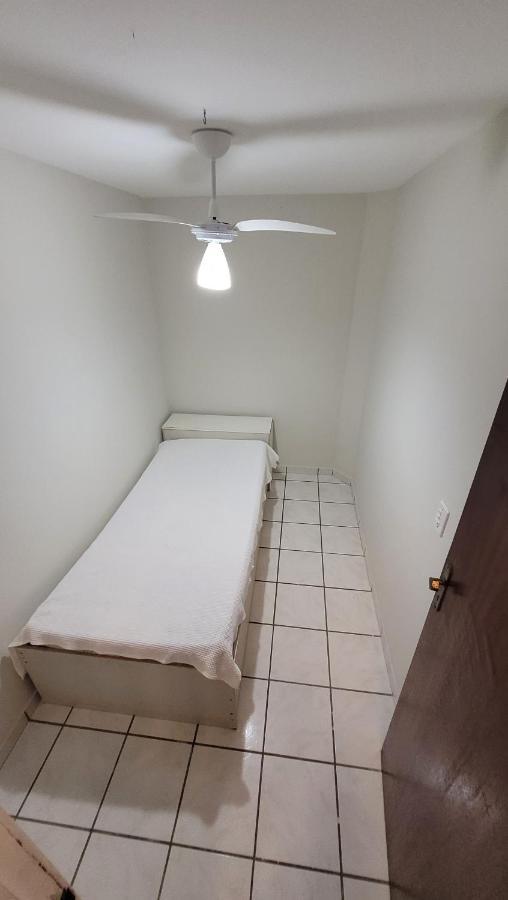 Aconchegante 2 Quartos Com Wifi + 1 Quarto Menor Apartment Гуарапари Екстериор снимка